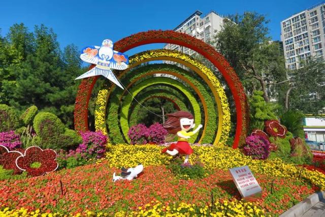 北京日报客户端@名副其实花的海洋！你知道北京摆了多少花吗？