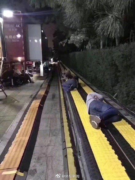 #光明网#转发！也为他们点赞！奋战在国庆阅兵幕后的电视人