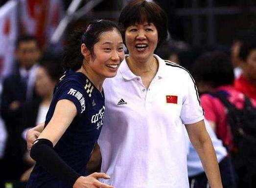 上观新闻@郎平完成备战东京奥运会最后一块拼图，朱婷加盟天津女排，新赛季“巨无霸”无人能敌