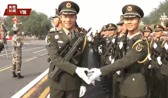 【中国日报网】独家视频丨每一个瞬间都值得记忆！祝福共和国生日快乐