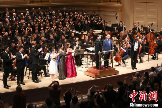 [中国新闻网]纪念美国铁路华工交响清唱剧《铁汉金钉》在纽约首演