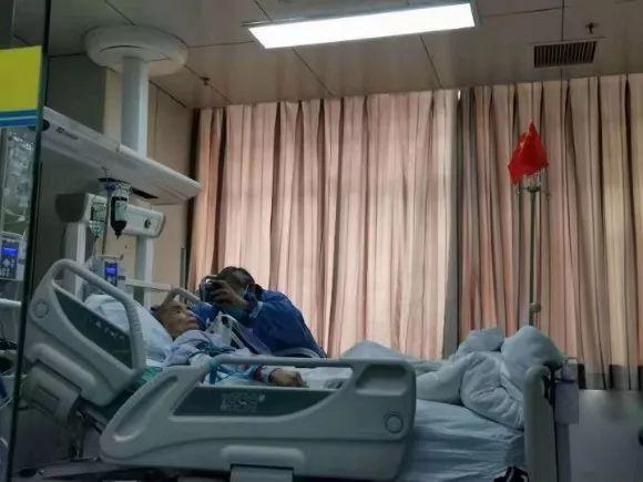 「光明网」退伍老兵一张照片在朋友圈刷屏，竟是因为……