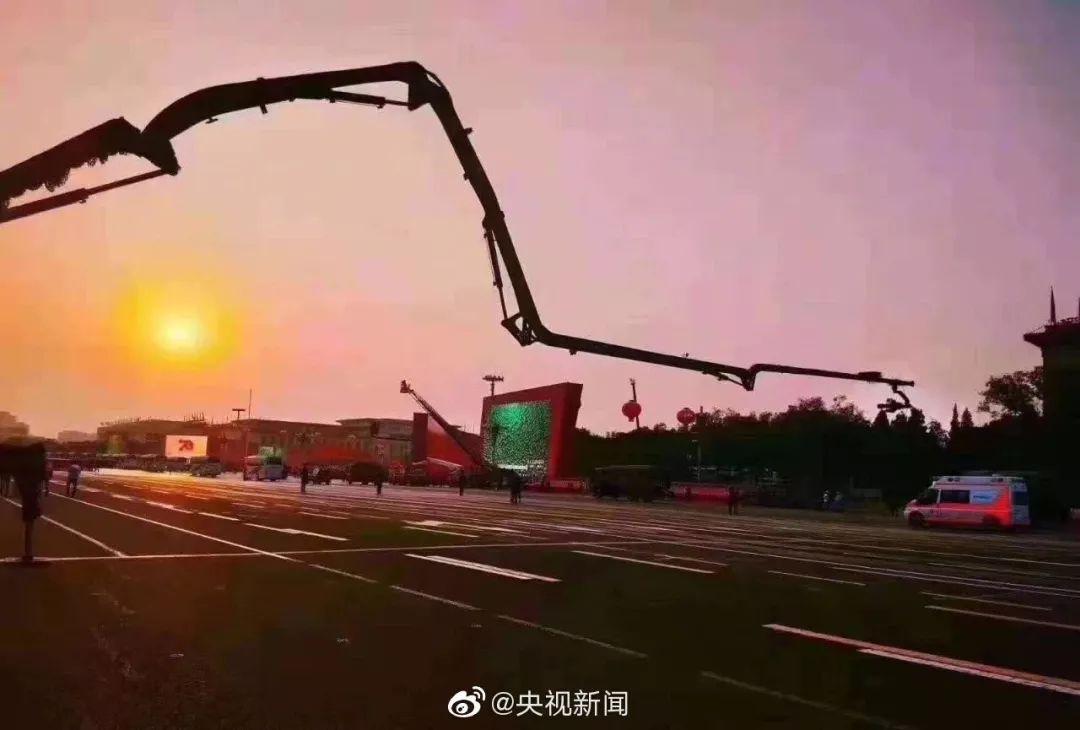 中国经济网@康辉海霞边吸氧边备稿，还有幕后的他们