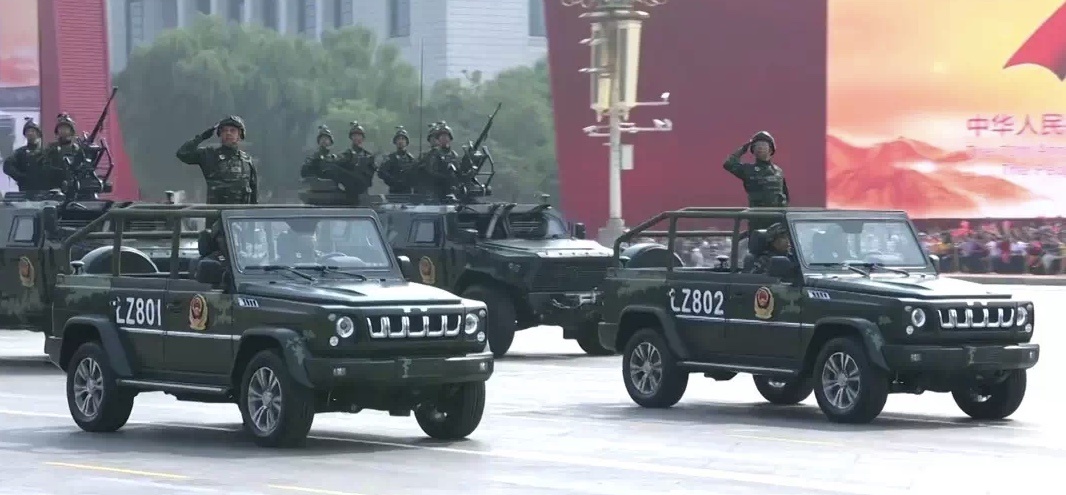 「新京报」盘点国庆庆典车元素:检阅车、越野车、卡车各显威风
