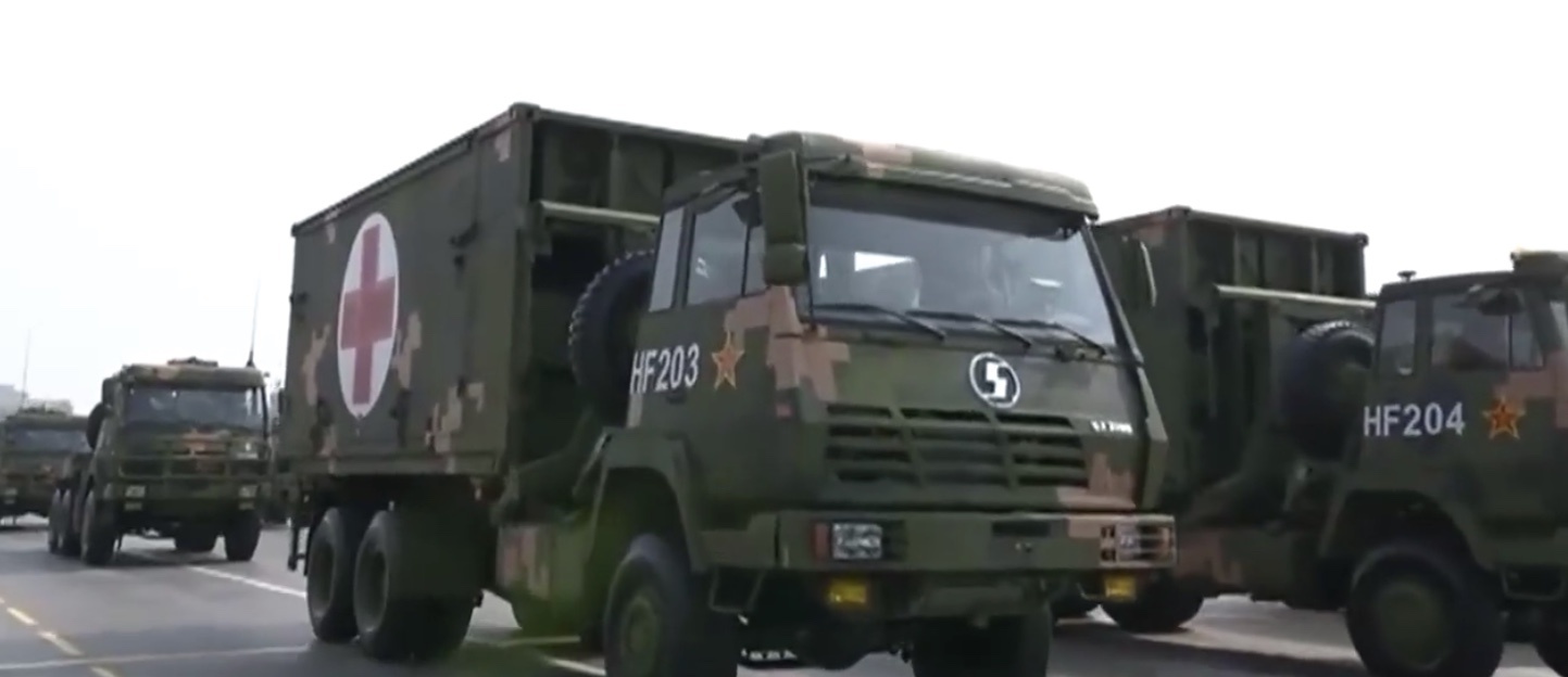 「新京报」盘点国庆庆典车元素:检阅车、越野车、卡车各显威风