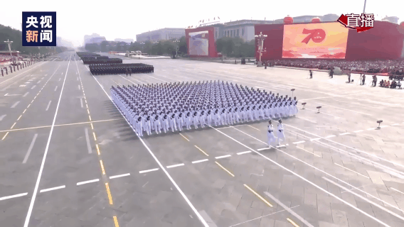 新民晚报@主持人累到吸氧，7万只鸽子是借的，阅兵幕后同样让人特别激动