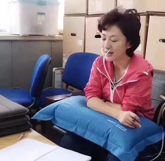 新民晚报@主持人累到吸氧，7万只鸽子是借的，阅兵幕后同样让人特别激动