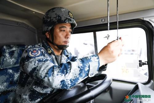 [中国青年网]阅兵的荣光时刻，他20年内经历了5次