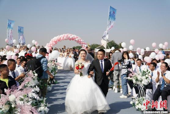 中国网@被份子钱掏空的年轻人：7天长假8个婚礼 我太“南”了