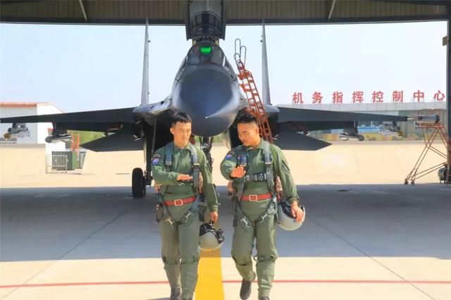 #中国军网#阅兵面孔 | 曾获“金头盔”，但这次阅兵，他甘愿当“备份”
