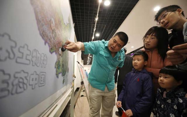 新京报：加餐又陪聊 来看看北京动物园老年动物的“特殊待遇”