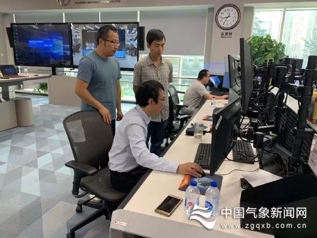 中国气象局■节日里的坚守！他们选择这样为祖国庆生！