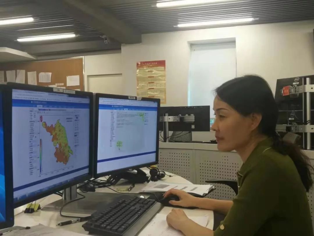 中国气象局■节日里的坚守！他们选择这样为祖国庆生！