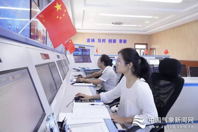 中国气象局■节日里的坚守！他们选择这样为祖国庆生！