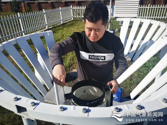 中国气象局■节日里的坚守！他们选择这样为祖国庆生！