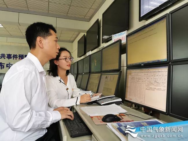 中国气象局■节日里的坚守！他们选择这样为祖国庆生！