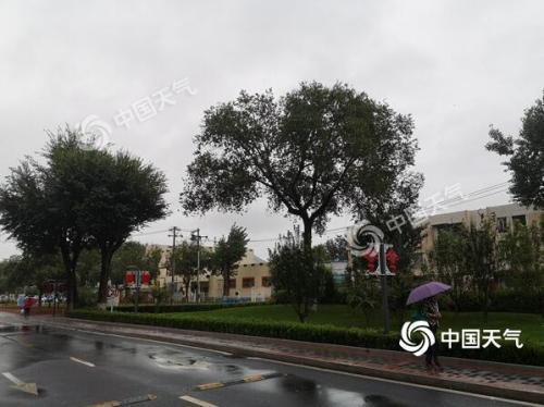 #中国天气网#添衣带伞！今日北京气温“大跳水” 最高气温15℃