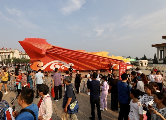 北京日报■10月3日天安门迎客流高峰高达268万人次 创新高