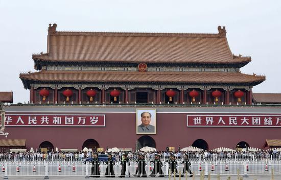 北京日报■10月3日天安门迎客流高峰高达268万人次 创新高