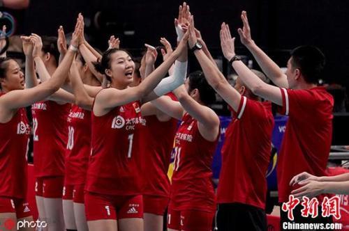 中国新闻网@中国女排重返世界第一！荣耀背后却是挑战重重