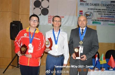 光明网：15岁泮忆铭夺得世锦赛亚军 创中国国跳历史最佳