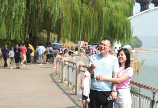 红网■假日丨揭秘！国庆彩车都有什么含义？5日冷空气来袭