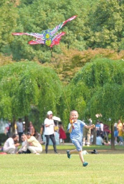 红网■假日丨揭秘！国庆彩车都有什么含义？5日冷空气来袭