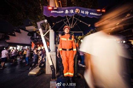【光明网】辛苦了，有你们很温暖