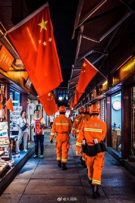 【光明网】辛苦了，有你们很温暖