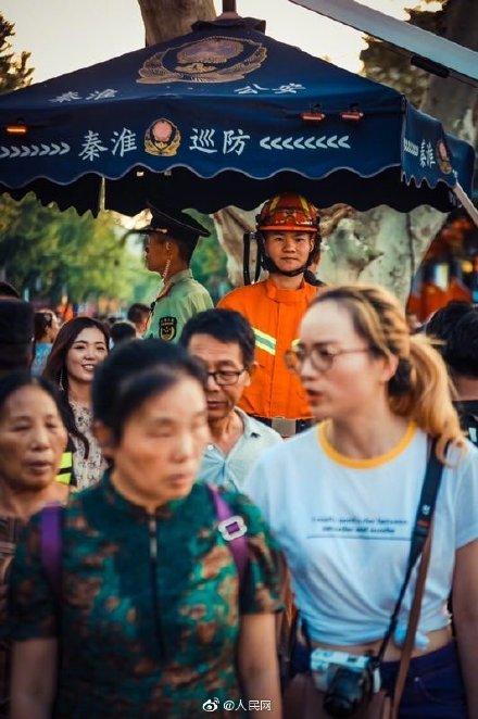 【光明网】辛苦了，有你们很温暖