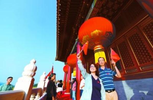 中国网：＂天安门城楼恢复开放：每日限流9000人次，游客须提前一日预约＂