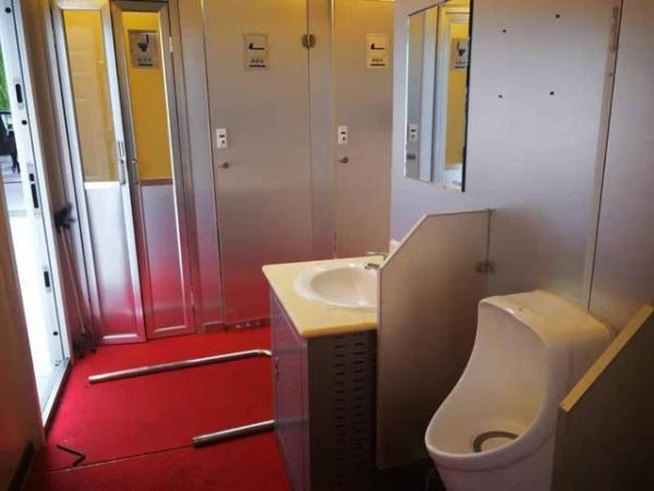 「中国网」＂国庆当天20多万人如厕问题咋解决？答案在这里＂