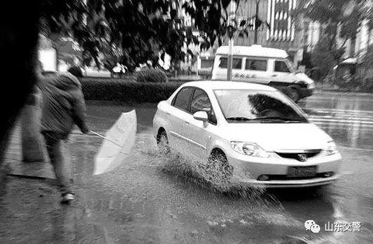 光明网：降雨+大风+降温，蜀黍提醒您注意出行安全