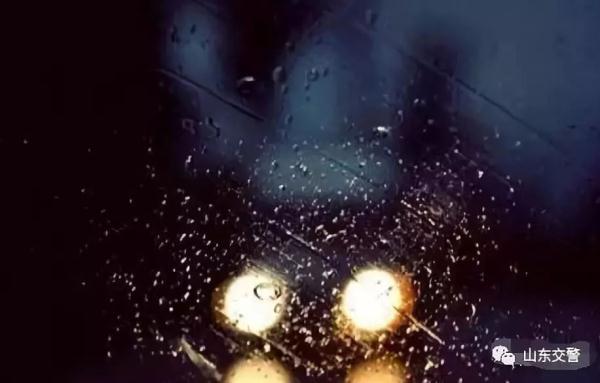 光明网：降雨+大风+降温，蜀黍提醒您注意出行安全