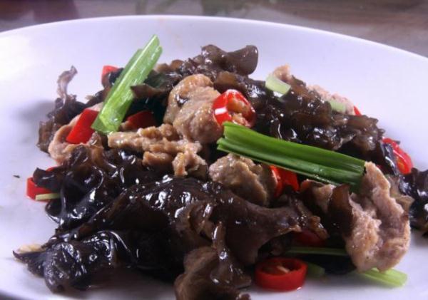 光明网：在孕期的女性，有3种食物贪吃可能会造成便秘，还会损害宝宝发育