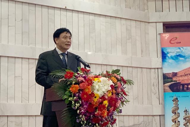 #环球网#印度驻华大使馆纪念甘地诞辰150周年 多位画家手绘甘地画像