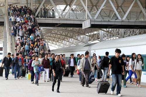 #光明网#国庆假期前4日，全国累计运送旅客3.45亿人次