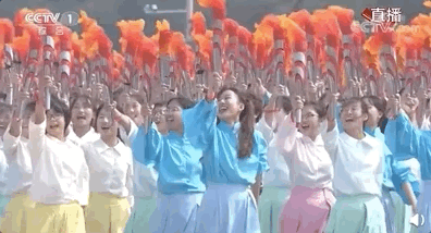 南方都市报@十一天安门群众游行队伍里，有两位惠州学生