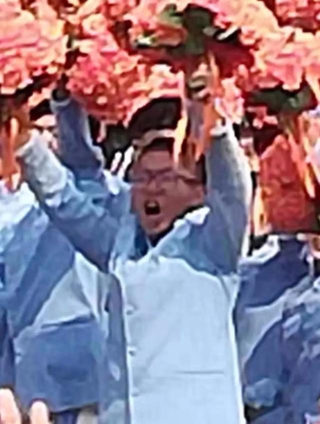 南方都市报@十一天安门群众游行队伍里，有两位惠州学生
