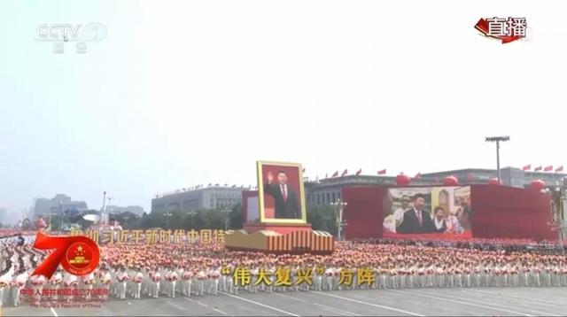 南方都市报@十一天安门群众游行队伍里，有两位惠州学生