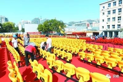 首都之窗：天安门广场巨型观礼台：魔术般现身、能走、会变