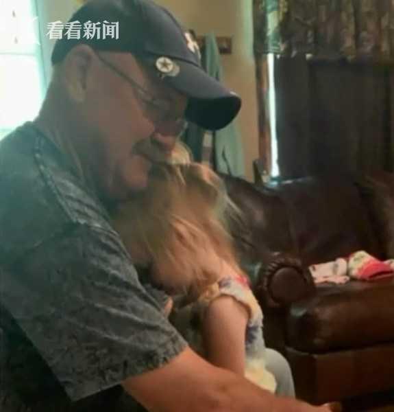 「看看新闻」煤气爆炸爷爷用肉体保护3岁孙女 全身78%烧伤 徒步400米求救惨死