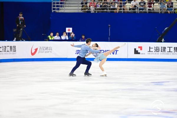 光明网：上海超级杯彭程、金杨双人滑摘金