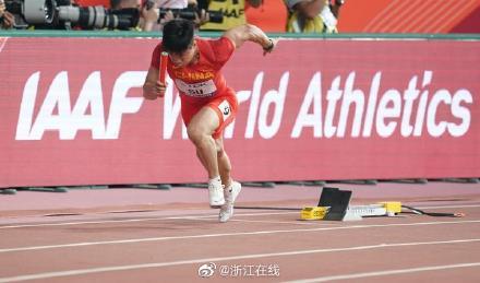 #光明网#中国速度！男子百米接力破全国纪录 女队22年首进决赛