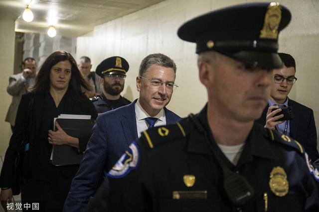 新京报@对特朗普弹劾调查升级！美众议院民主党人向白宫发传票