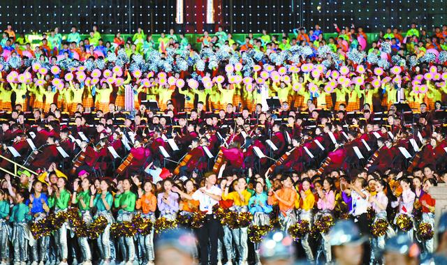 【北京日报客户端】千人合唱团训练总指挥：为演出效果甘居幕后，所有人唱齐并不简单