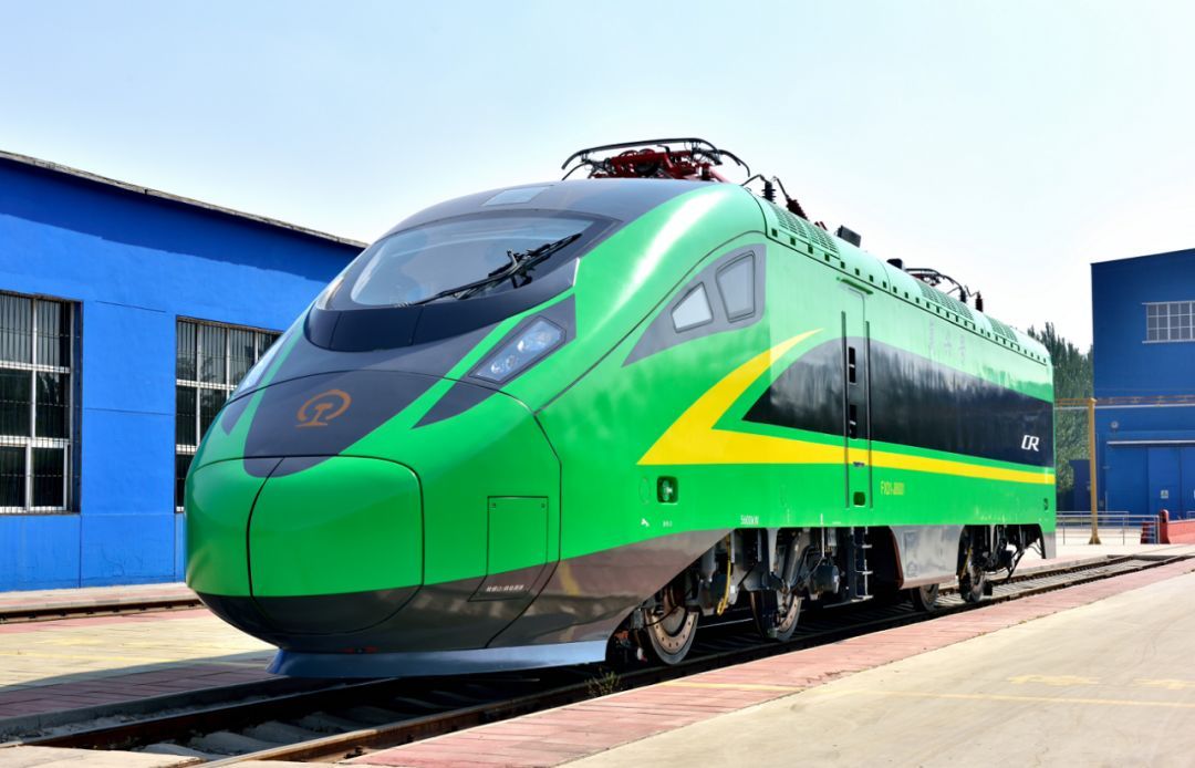 【关注】中车大同公司"复兴号"动力车成功下线