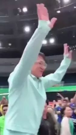 「上观新闻」巩俐？郎平？傻傻分不清楚...