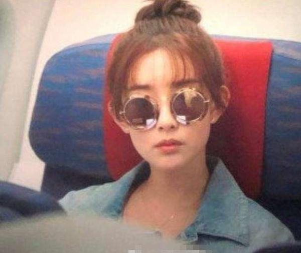 【光明网】《中国机长》5演员客串，李现获赞，baby中规中矩，图四一闪而过