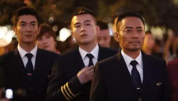 光明网：国庆票房第7天，中国机长逆袭我和我的祖国，攀登者止住下滑